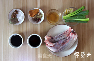 一碟酱卤牛肉的做法步骤：1