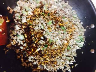 拌饭神器香菇肉哨子的做法步骤：6