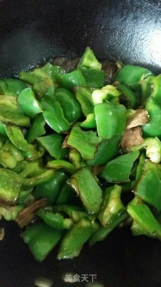 健康家庭青椒炒肉的做法步骤：3
