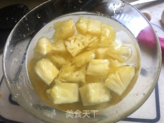 菠萝虾球的做法步骤：9