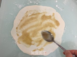培根葱油饼的做法步骤：7