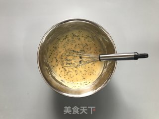 酸奶芝麻戚风的做法步骤：6