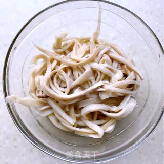 鲜椒手撕杏鲍菇的做法步骤：3