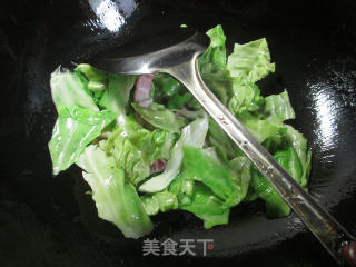 咸肉包心菜汤面的做法步骤：2