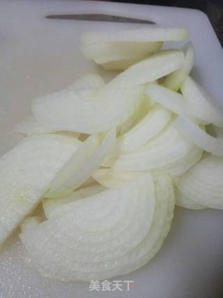 洋葱肉片烧茄子的做法步骤：1