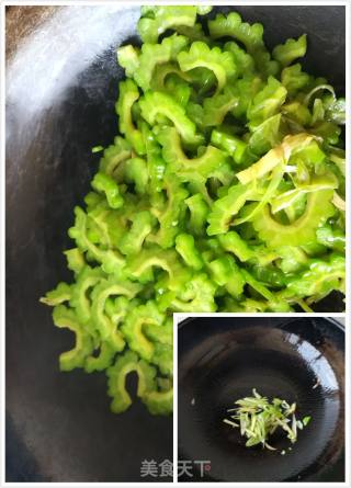 苦瓜炒鸡蛋的做法步骤：3