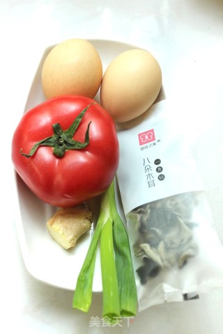 木耳番茄炒鸡蛋的做法步骤：1