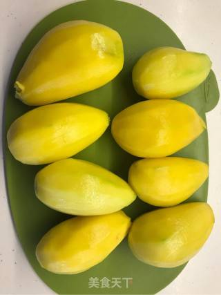 酸甜芒果卷卷的做法步骤：1