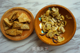 口蘑油豆腐的做法步骤：3
