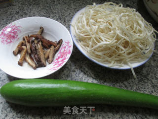 香菇夜开花汤面的做法步骤：1
