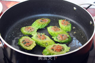 香煎酿苦瓜的做法步骤：7