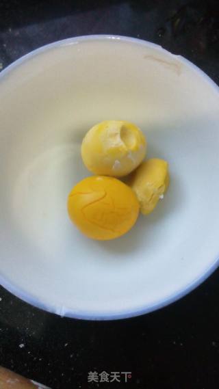 金沙海贝烩豆腐的做法步骤：4