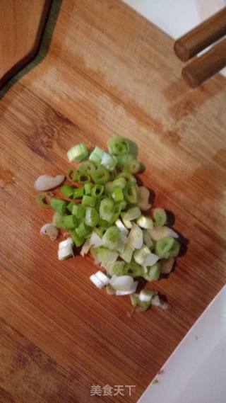 哈尔滨红肠炒饭的做法步骤：1