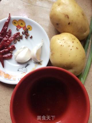 酸辣土豆丝的做法步骤：1