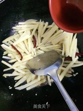 酸辣土豆丝的做法步骤：4