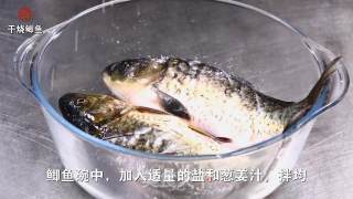 干烧鲫鱼的做法步骤：2