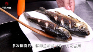 干烧鲫鱼的做法步骤：4