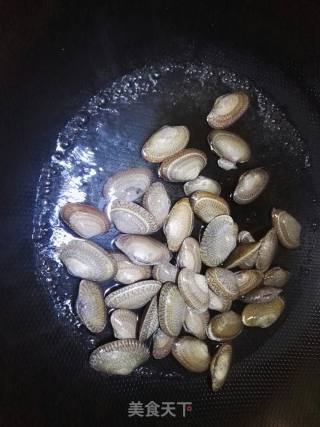 泡菜花蛤豆腐煲的做法步骤：2
