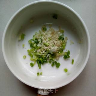 酸汤水饺的做法步骤：2