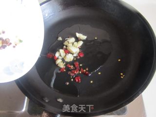 炝炒红薯叶尖的做法步骤：2