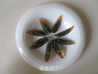 皮蛋拌马齿苋的做法步骤：3
