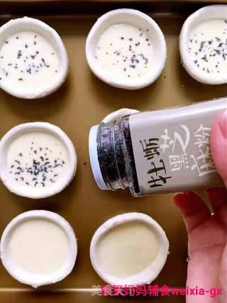 果果妈妈辅食[爱心]【宝宝版蛋挞】蔓越莓的甜配上牡蛎黑芝麻粉清香的做法步骤：6