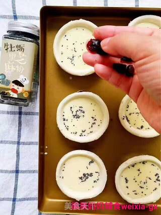 果果妈妈辅食[爱心]【宝宝版蛋挞】蔓越莓的甜配上牡蛎黑芝麻粉清香的做法步骤：7