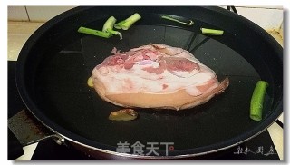 泼油香肘的做法步骤：2