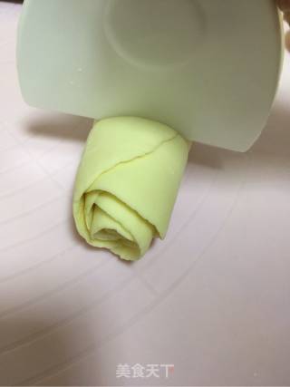 奶香玫瑰馒头的做法步骤：3
