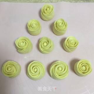 奶香玫瑰馒头的做法步骤：4