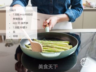 芦笋可丽饼佐蛋酒荷兰酱的做法步骤：3