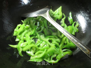 尖椒炒鸭血的做法步骤：4