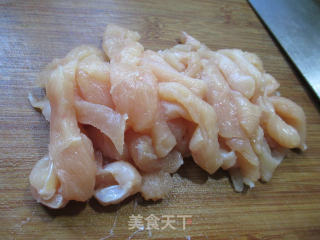 梅豆炒鸡胸肉的做法步骤：2