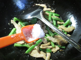 梅豆炒鸡胸肉的做法步骤：13