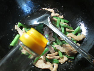 梅豆炒鸡胸肉的做法步骤：14