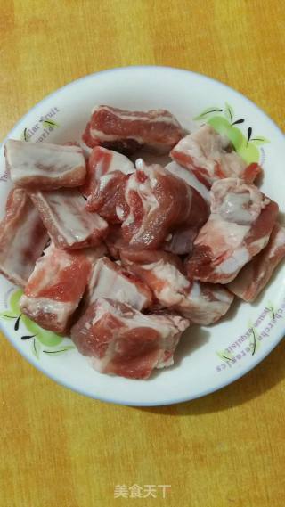 健康家庭红烧排骨的做法步骤：1