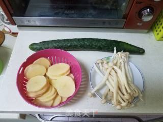 水煮三鲜的做法步骤：2