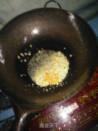 咸蛋黄炒土豆丝的做法步骤：5
