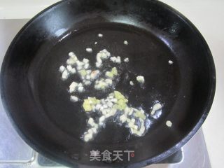 丝瓜炒猪肚菇的做法步骤：2