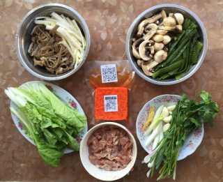 新派冒菜麻辣烫小火锅三合一的做法步骤：1