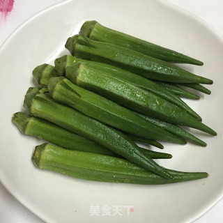 白灼秋葵的做法步骤：1