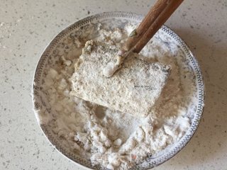 椒盐带鱼的做法步骤：4