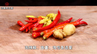 泥鳅炖豆腐的做法步骤：1