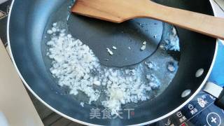 蒜蓉番茄鸡蛋面的做法步骤：3
