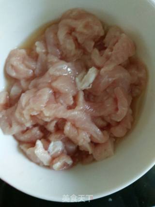 蒜苔炒肉的做法步骤：2