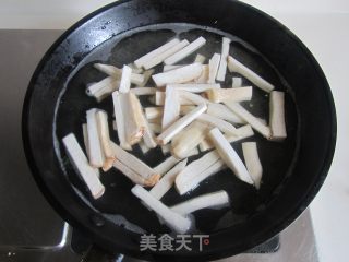 芦笋炒杏鲍菇的做法步骤：4