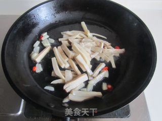 芦笋炒杏鲍菇的做法步骤：6