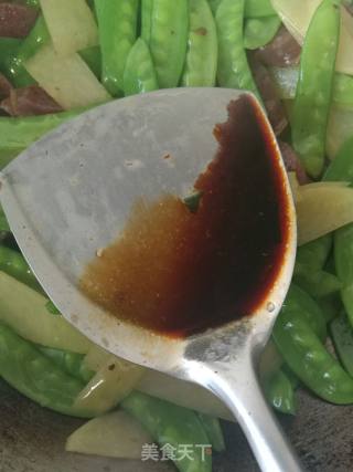 土豆腊肠炒荷兰豆的做法步骤：5