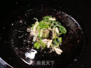 咸蛋肉片炒椰菜花的做法步骤：4