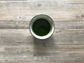 樱花草莓慕斯的做法步骤：1